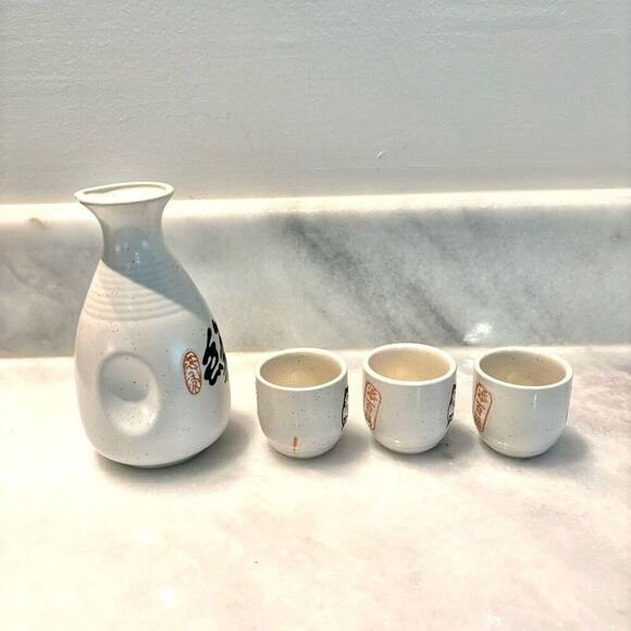 Lucky Cat Japanese 1 Tokkuri Bottle and 3 Ochoko Cups  Ceramic Sake Set Cream OS - Picture 3 of 5